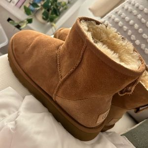 UGG Minis size 10 chestnut , used but not terrible!